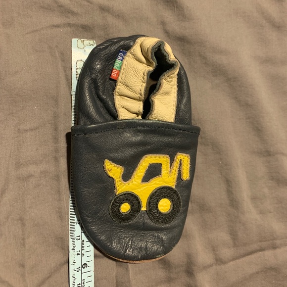 Soft sole leather shoes with backhoes - Picture 4 of 6